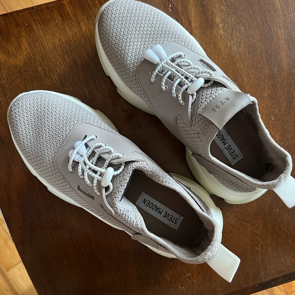 Steve Madden sneakers - Picture 3 of 5